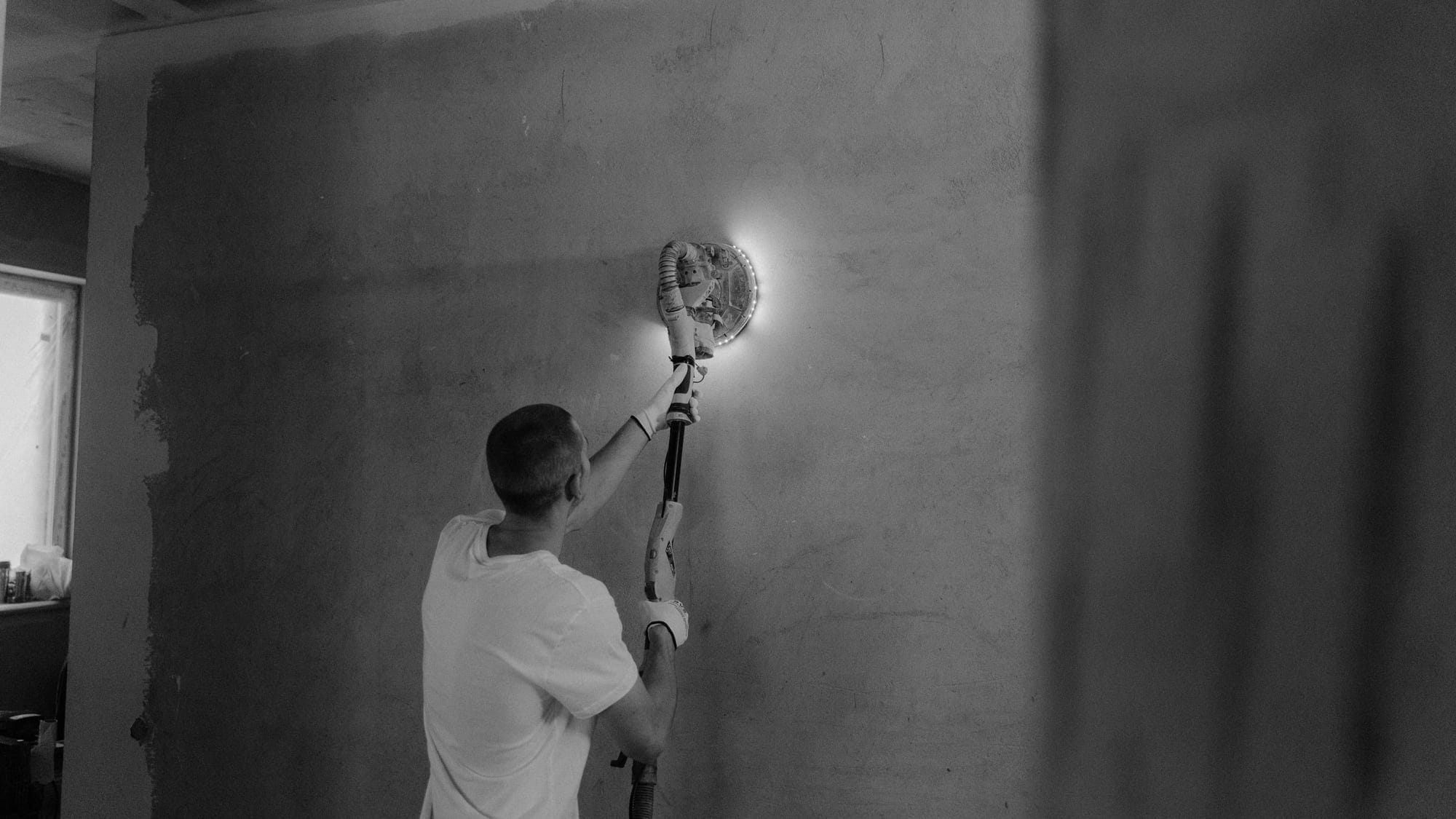 Applicazione di un rivestimento continuo in un cantiere ordinato