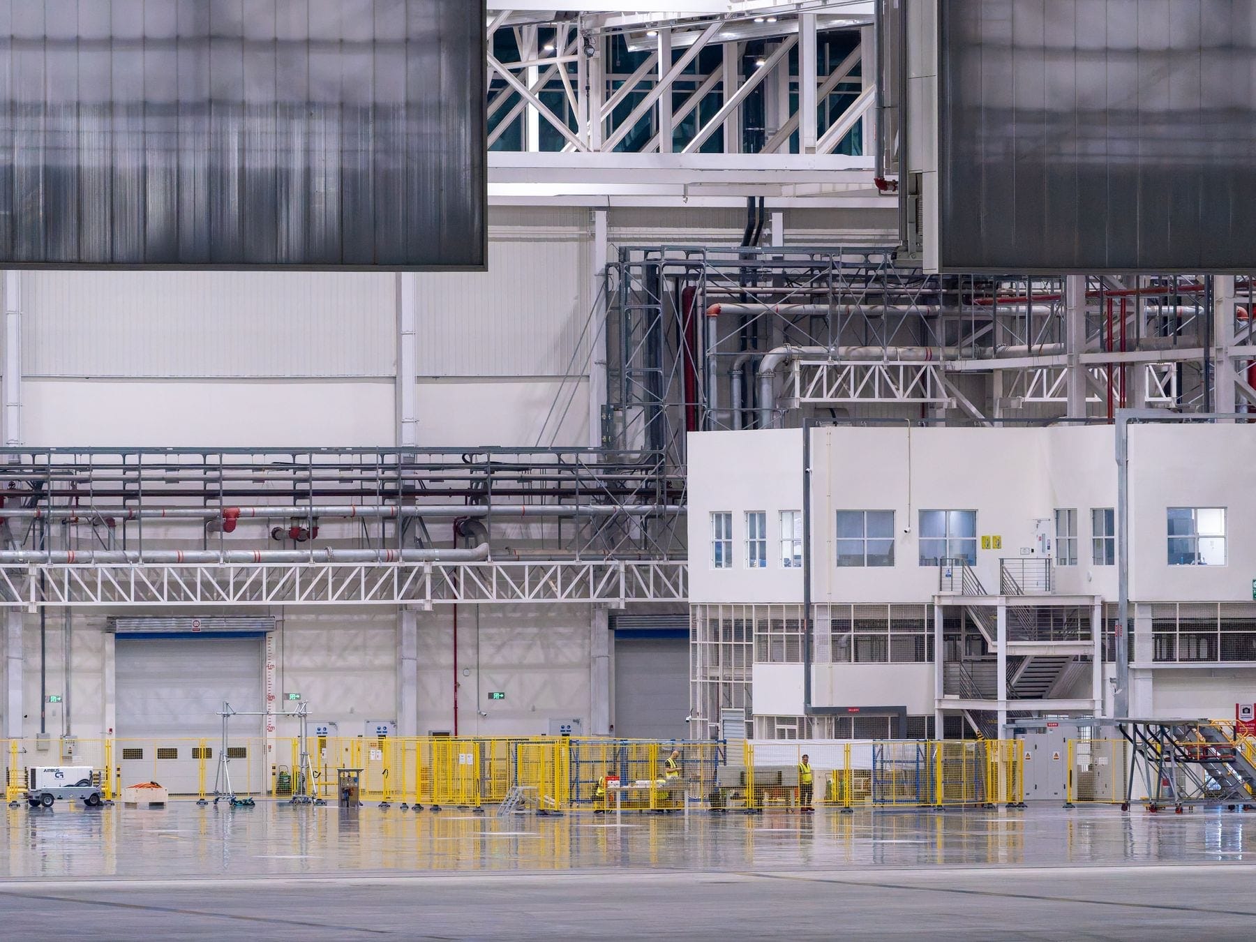 Campata industriale con pavimentazione continua uniforme